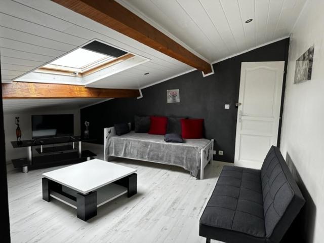 Appartement Mansarde Et Climatise 50 M2 Pompignan  Exterior foto